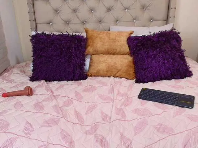 Live sex webcam photo for sultana-sexyhot19 #291102475