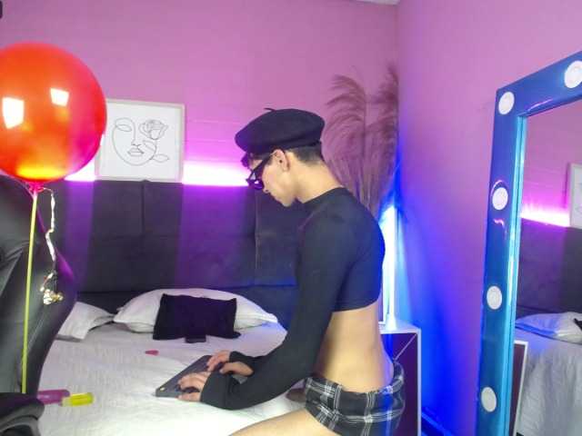 Live sex webcam photo for sumeer-lux #277672124