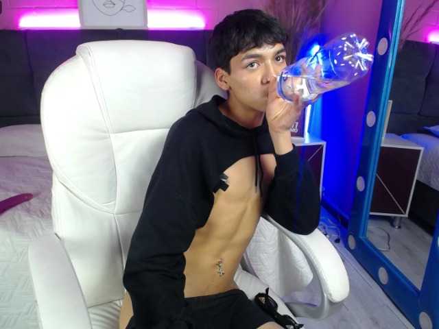 Live sex webcam photo for sumeer-lux #277699773