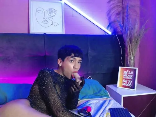 Live sex webcam photo for sumeer-lux #277827472