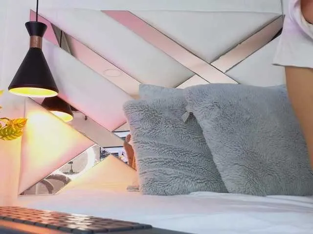 Live sex webcam photo for sweeet-jade #278094435