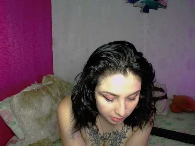 Live sex webcam photo for sweet-avril #273238680