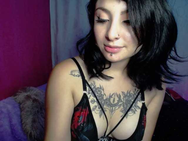 Live sex webcam photo for sweet-avril #273633852