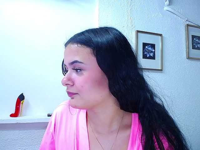 Live sex webcam photo for sweet-dani18 #277043639