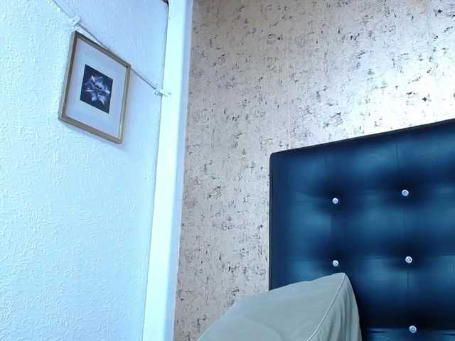 Live sex webcam photo for sweet-dani18 #277073957