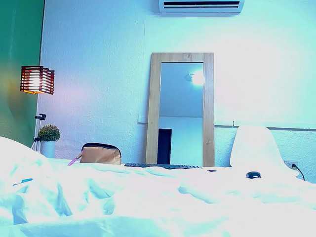 Live sex webcam photo for sweet-dani18 #277102456