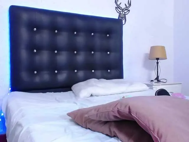 Live sex webcam photo for sweet-dani18 #277355631