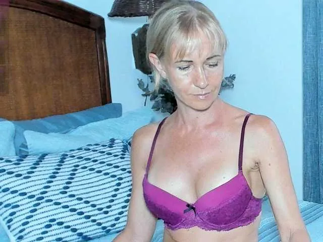 Live sex webcam photo for sweet-doll-20 #291860835