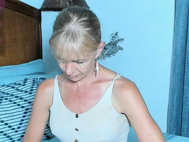 Live sex webcam photo for sweet-doll-20 #292222458