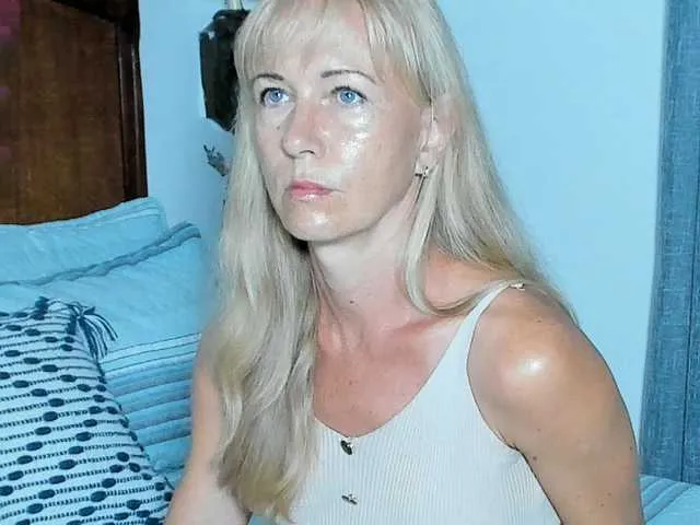 Live sex webcam photo for sweet-doll-20 #292247312