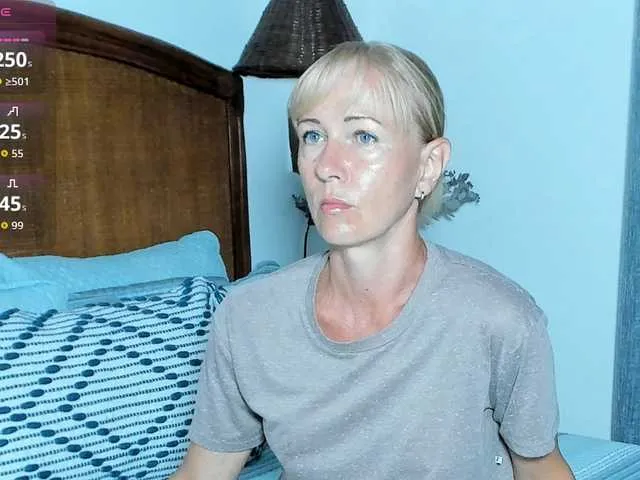 Live sex webcam photo for sweet-doll-20 #292295053