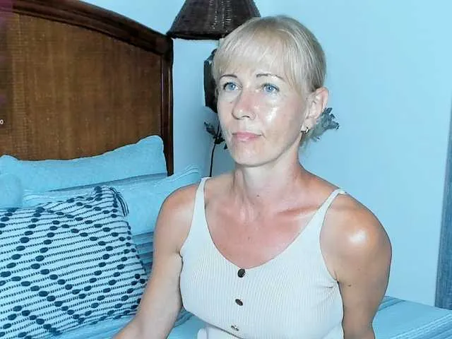 Live sex webcam photo for sweet-doll-20 #292302570