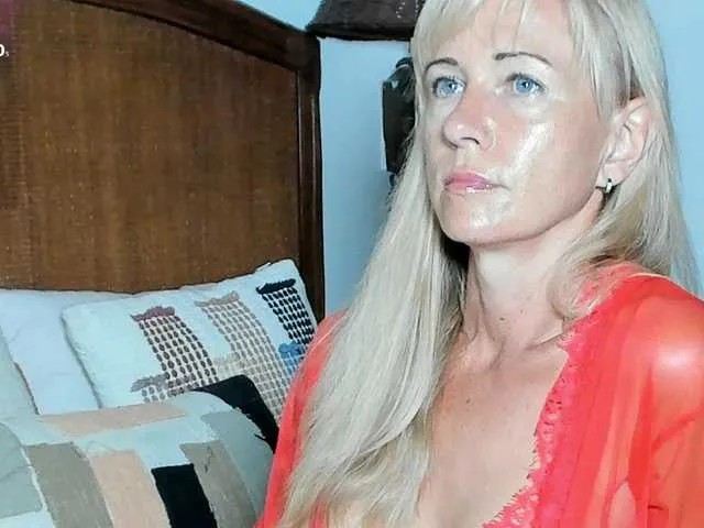 Live sex webcam photo for sweet-doll-20 #292376250