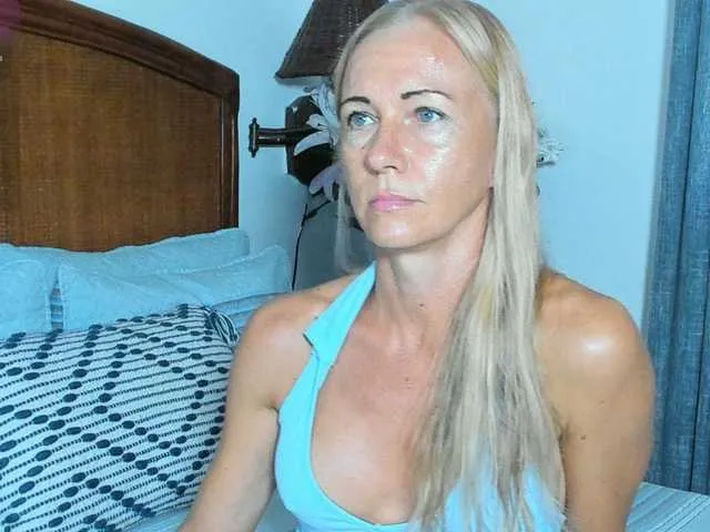 Live sex webcam photo for sweet-doll-20 #293752272