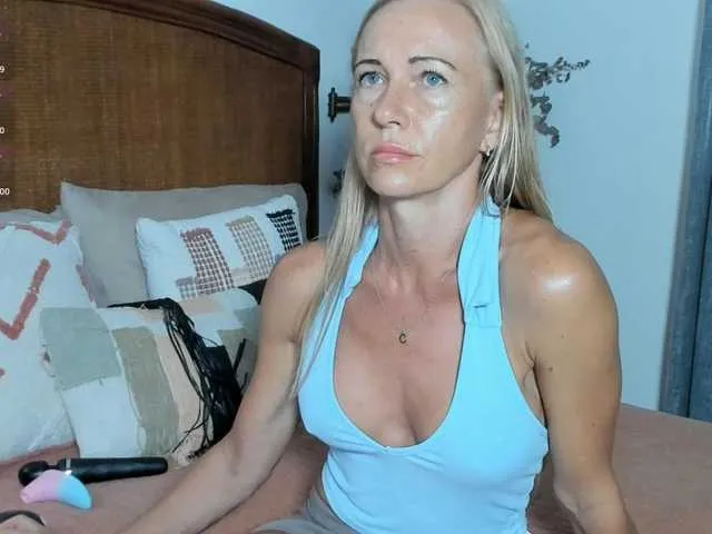 Live sex webcam photo for sweet-doll-20 #294120925