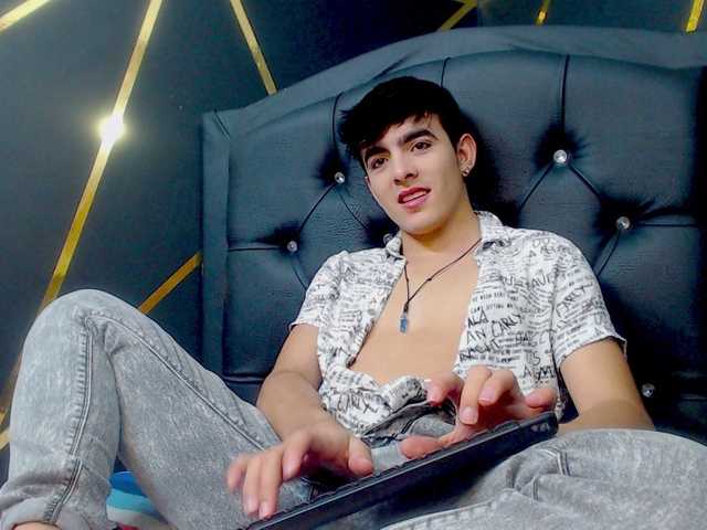 Live sex webcam photo for sweet-jeremyw #273668031