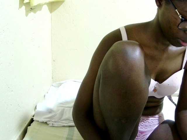 Live sex webcam photo for sweet-leylah #278265529