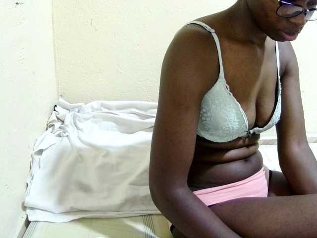 Live sex webcam photo for sweet-leylah #282233225