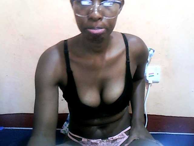 Live sex webcam photo for sweet-leylah #290311816