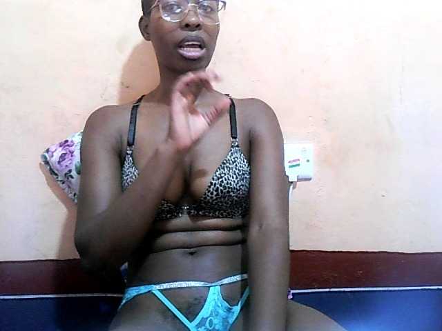 Live sex webcam photo for sweet-leylah #290327224