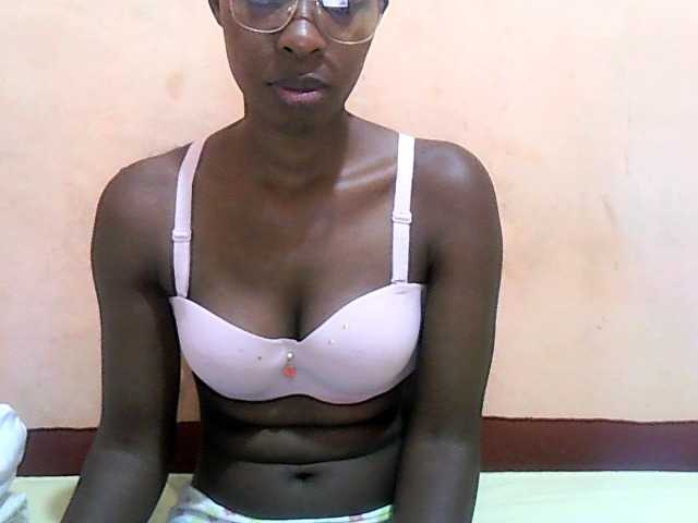 Live sex webcam photo for sweet-leylah #290370988