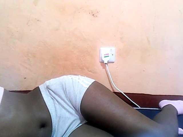 Live sex webcam photo for sweet-leylah #290499219