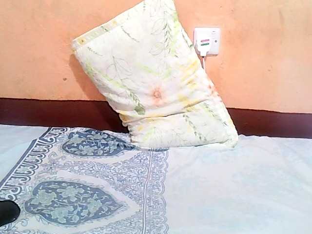 Live sex webcam photo for sweet-leylah #290532678