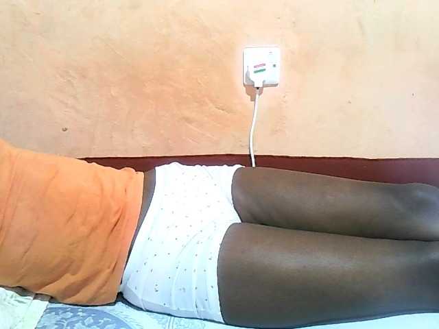 Live sex webcam photo for sweet-leylah #290657790