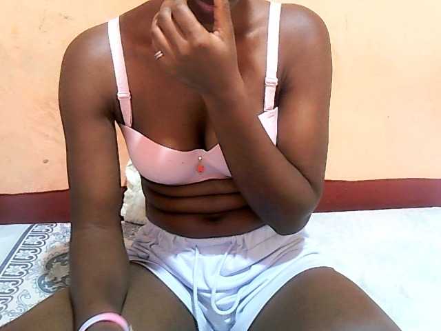 Live sex webcam photo for sweet-leylah #290668612