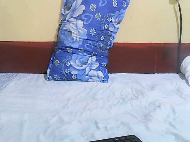 Live sex webcam photo for sweet-leylah #290872347