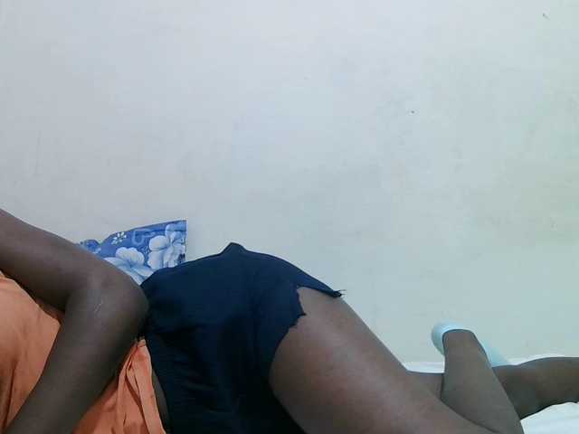 Live sex webcam photo for sweet-leylah #291349530