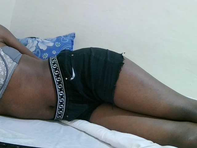 Live sex webcam photo for sweet-leylah #291367929