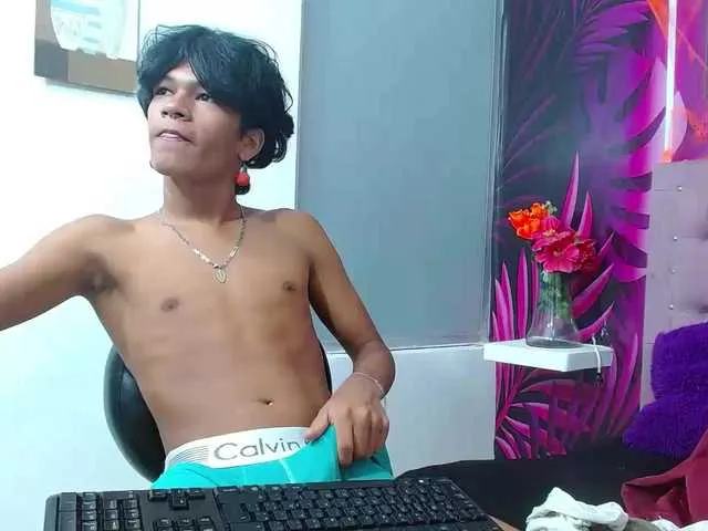 Live sex webcam photo for sweet-paris18 #276605934