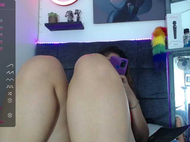 Live sex webcam photo for sweet-rosse21 #276679499