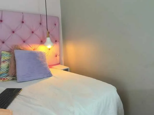 Live sex webcam photo for sweet-sophi #272210948