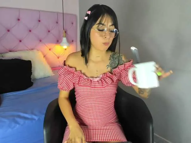 Live sex webcam photo for sweet-sophi #272625202