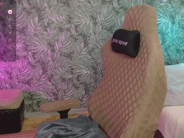 Live sex webcam photo for sweet131 #290779920