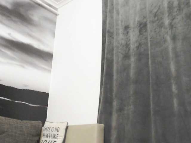 Live sex webcam photo for sweetandreea #275623177