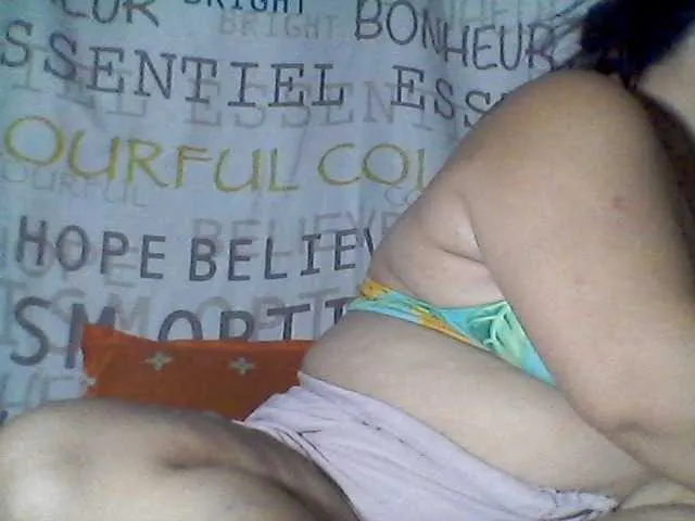 Live sex webcam photo for sweetasian33 #293580885