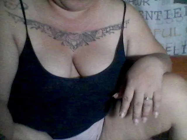 Live sex webcam photo for sweetasian33 #293669129