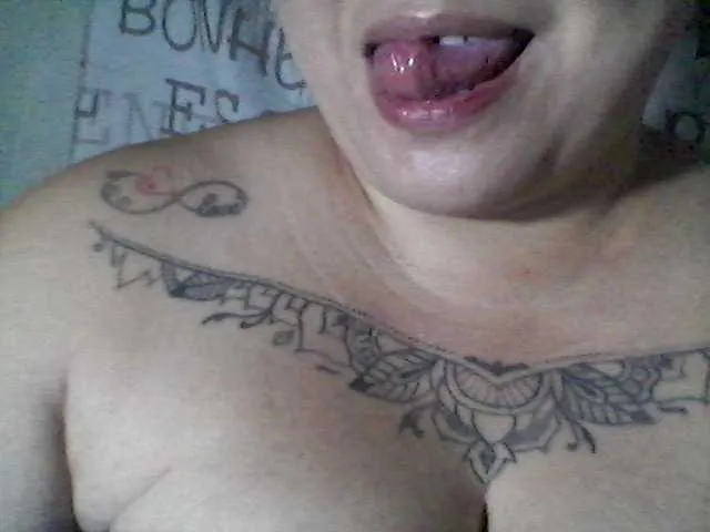 Live sex webcam photo for sweetasian33 #293681277