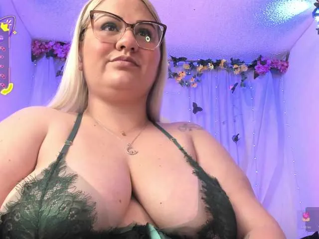 Live sex webcam photo for sweetbambi-23 #293360406