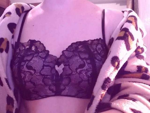 Live sex webcam photo for sweetbrunete #272107551