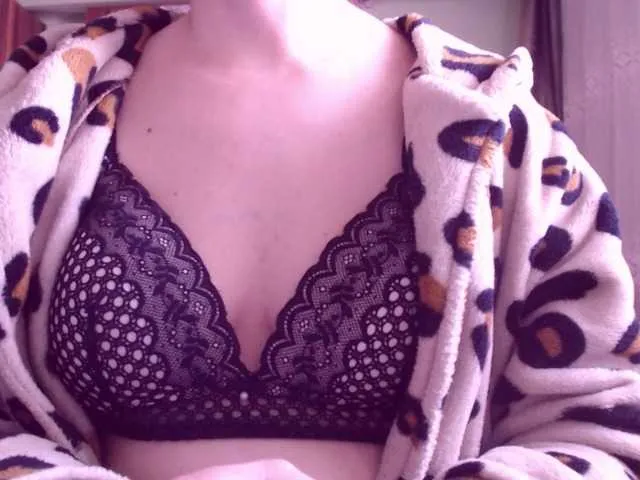 Live sex webcam photo for sweetbrunete #272539809