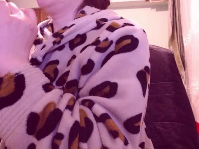 Live sex webcam photo for sweetbrunete #273077064