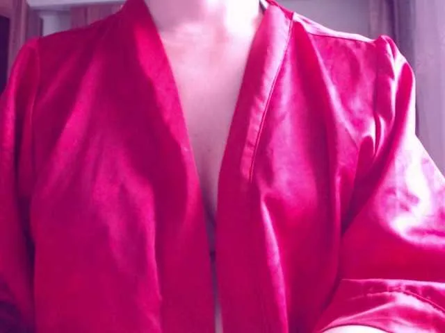 Live sex webcam photo for sweetbrunete #275070561