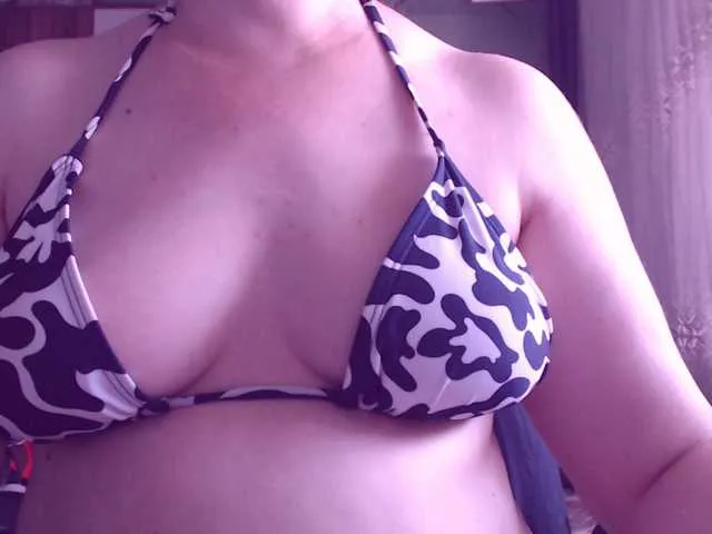 Live sex webcam photo for sweetbrunete #293845604
