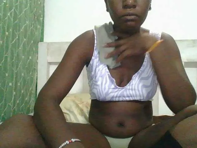 Live sex webcam photo for sweetchic #293576413