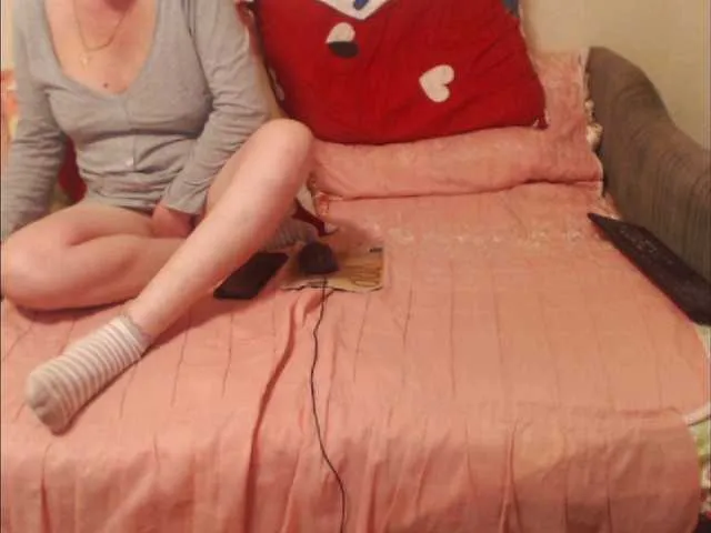 Live sex webcam photo for sweetcouplesw #277372195