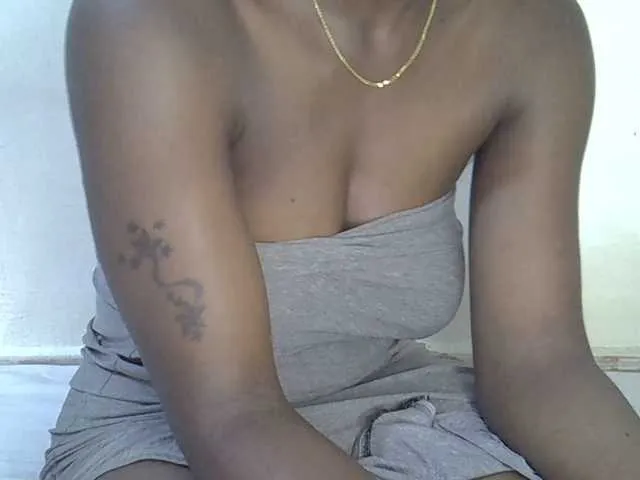 Live sex webcam photo for sweetdoll #290505852